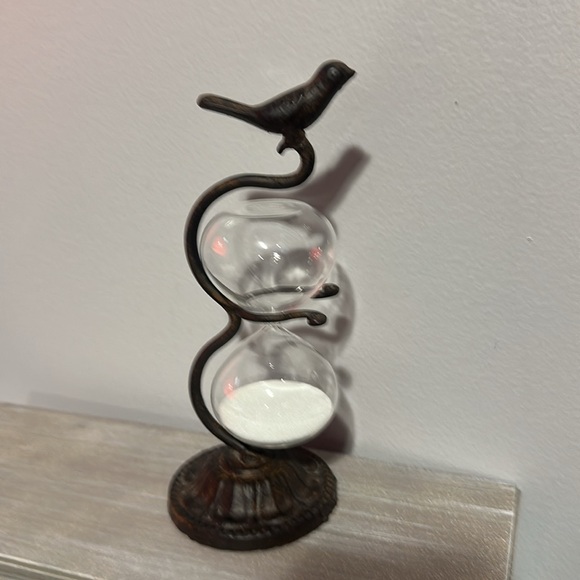 Vintage hourglass with cast iron stand with bird on top. - Picture 2 of 4